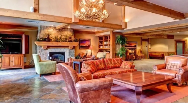 Luxury 2 Bedroom Mountain Vacation Rental in Breckenridge with Access to a Hot Tub Just Two Blocks from Main Street