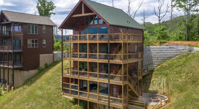 Splashtastic View Lodge by Jackson Mountain Rentals, Забронировать Дом для отпуска Отели Great Smoky Mountains National Park с парковкой, Парковка