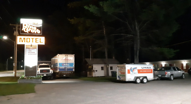 Pine Grove Motel, Rezervasyon Motel Sault Ste. Marie North Central Ontario