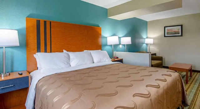 Люкс Quality Inn & Suites Bristol North