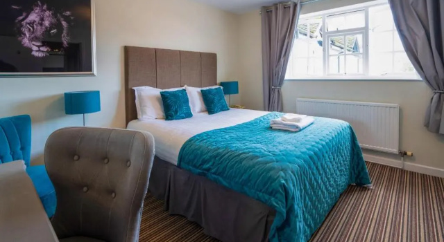 The White Lion, Book Hotel Crewe Cheshire