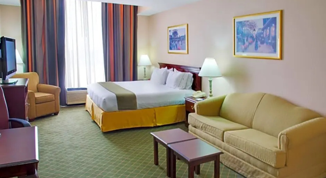 Люкс Holiday Inn Express Hotel & Suites Livingston by IHG