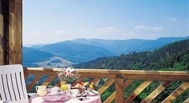 Двухместный номер Classic с балконом и с видом на горы Logis Hôtel Restaurant Panorama
