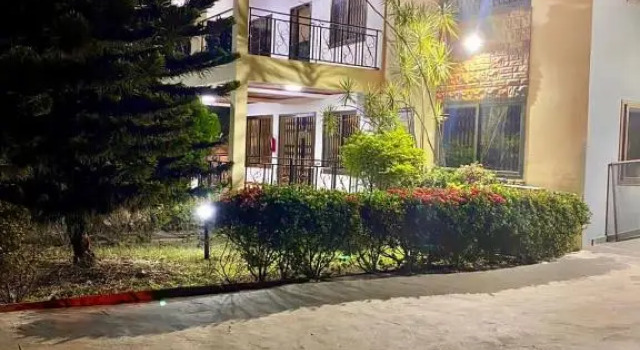 GHouse Accra, Забронировать Дом для отпуска Апенква Тема, рядом с Парк Лейксайд-Марина