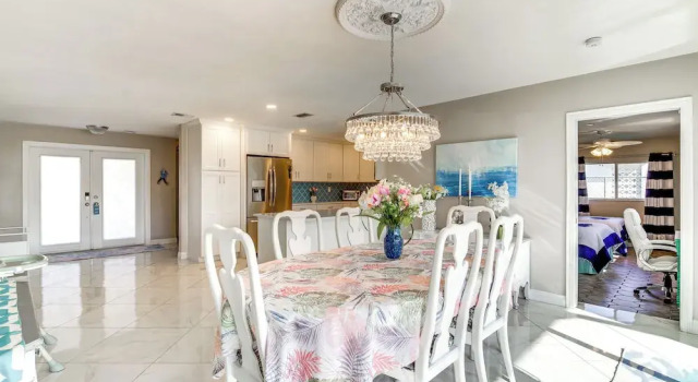 Centrally Located Cocoa Beach Haven: Walk to Shore, Забронировать Дом для отпуска Коко-Бич Space Coast