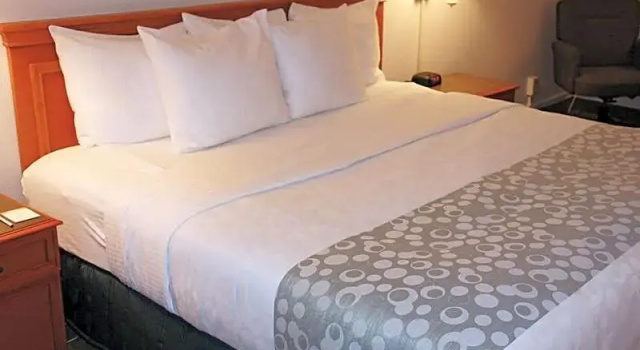 Четырёхместный номер Deluxe Motel 6 Huntsville AL University Dr.