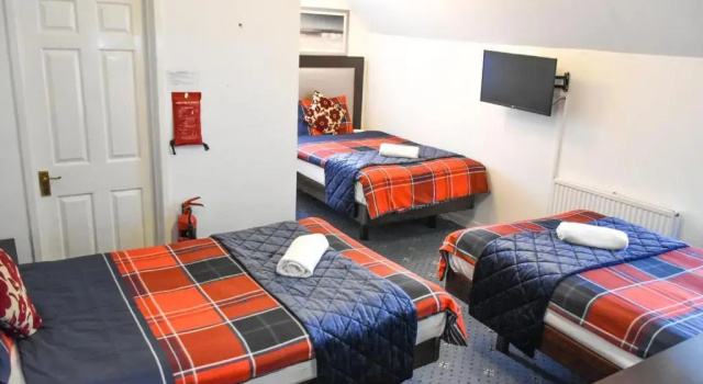 Трёхместный номер Standard Gatwick Castle B&B