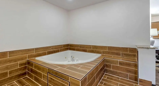 Двухместный люкс Quality Inn & Suites