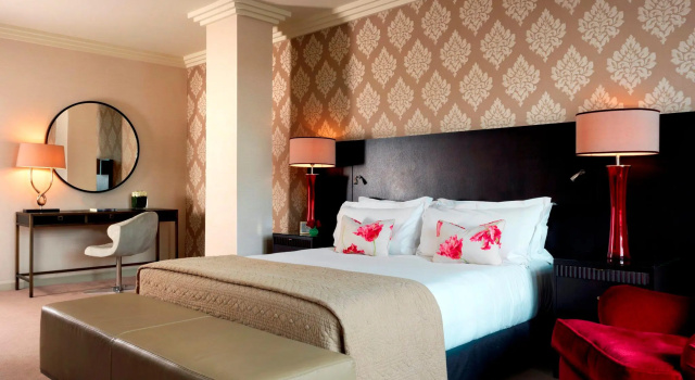 Номер Deluxe The Westbury Hotel