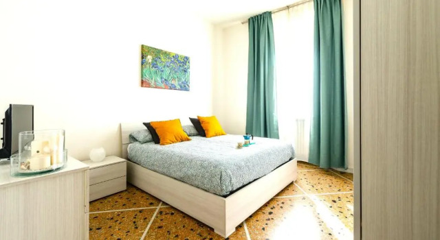 Hostly - The Urban Garden House - 3 Bedrooms, Garden, Great Location, Забронировать Отель Отели Пизы с парковкой, рядом с Центральный железнодорожный вокзал Пизы, Парковка