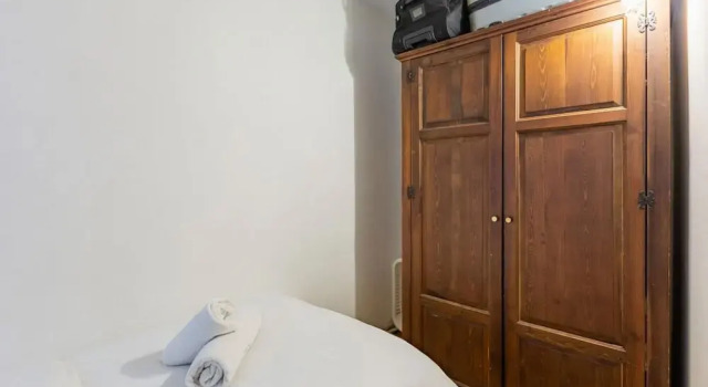 Unique House With Tree Inside Near Sea in Maltepe, Брондау Қонақ үй Atasehir Istanbul, Ilhan Serdaroglu Hair Transplantation Clinic маңындағы