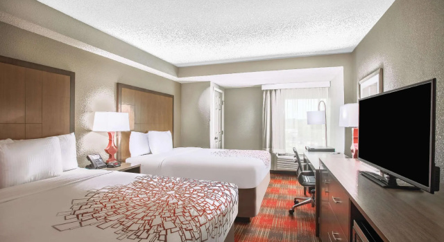 Четырёхместный номер Standard La Quinta Inn & Suites by Wyndham DC Metro Capital Beltway