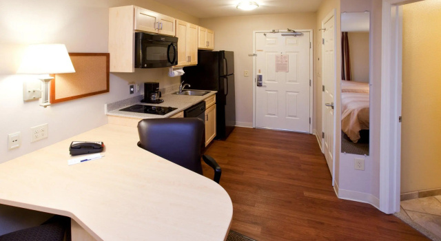 Четырёхместный люкс Candlewood Suites Minot by IHG