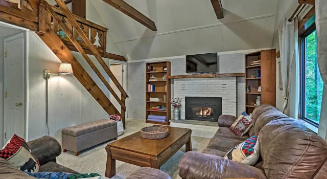 Pocono Lake House Near Skiing & Kalahari Resort!, Забронировать Дом для отпуска оз. Кристал Пенсильвания