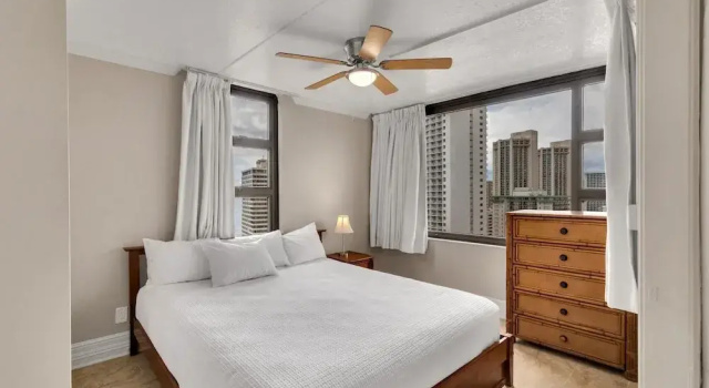 Номер Standard 22nd Floor Condo with Stunning Ocean Views and Free Parking!