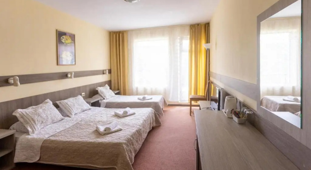 Трёхместный номер Standard с балконом hotel Naslada