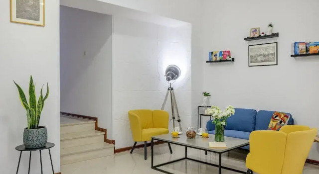 Yellow house with private parking, จอง คอนโดโรงแรม Split Split-Dalmatia County, ใกล้กับ Mladezi Park Stadium