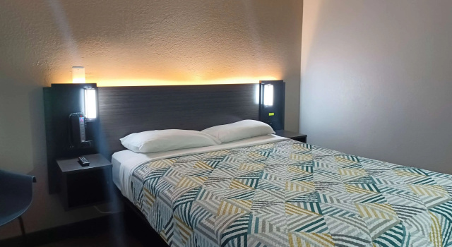 Люкс Motel 6-Fresno, CA - Blackstone North