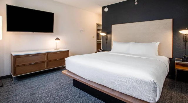Двухместный люкс c 1 комнатой с балконом Courtyard by Marriott Orlando Altamonte Springs Maitland