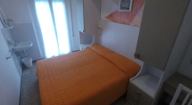 Четырёхместный номер Standard с балконом Alevon Hotel
