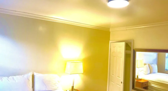 Номер Economy Skylight