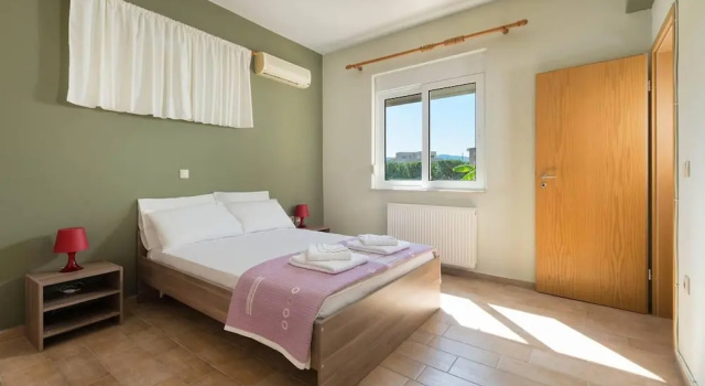 Stunning 5-bed Villa in Gennadi!