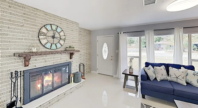 New Listing! Updated W/ Caged Pool & Patio 4 Bedroom Home, Забронировать Дом для отпуска Брейдентон Sarasota Area