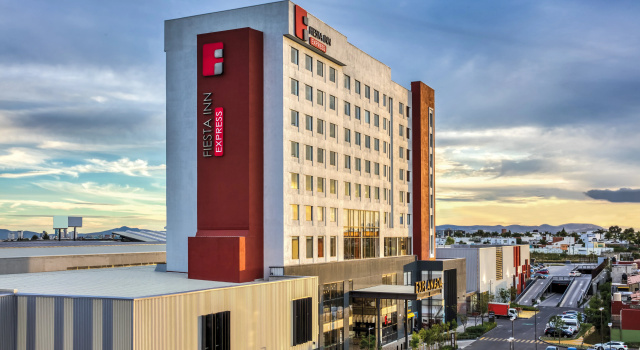 Fiesta Inn Express Puebla Explanada, Buchen Sie Hotel Hotels mit Pool in Bundesstaat Puebla, Schwimmbad