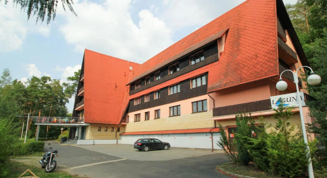 Hotel Laguna Slapy, Забронировать Отель Небржих 