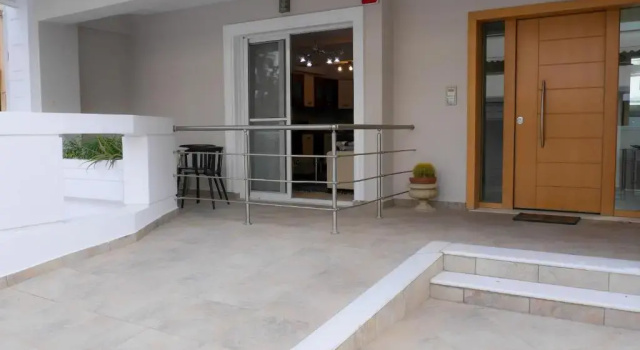 Апартаменты Garden Apartment next to the Mall -Private Parking