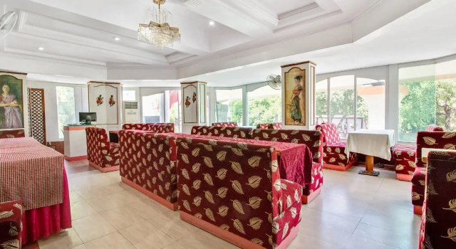 Oyo Flagship 40940 Hotel Green City, Забронировать Отель Отели штата Махараштры с парковкой, Парковка