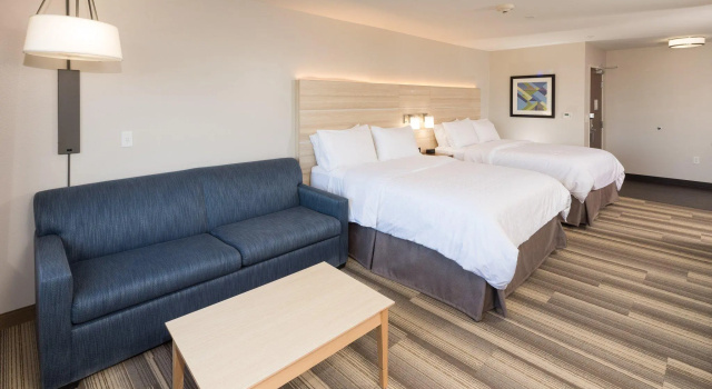 Четырёхместный люкс Holiday Inn Express & Suites Auburn by IHG