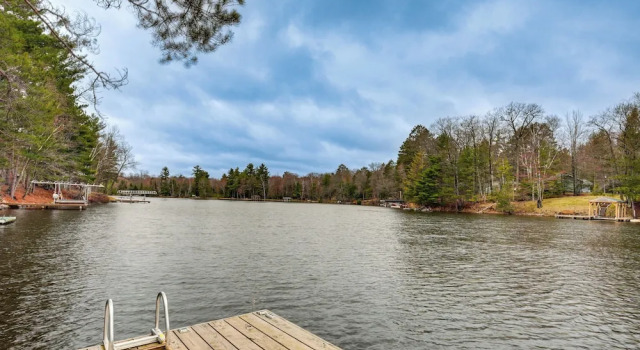 Waterfront Eagle River Lake Home w/ Boat Dock, Забронировать Дом для отпуска Фелпс Висконсин