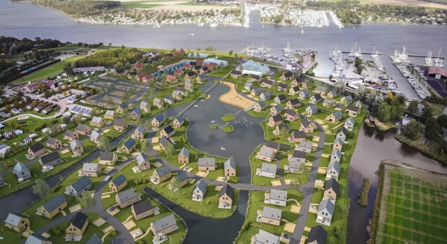 Villa by Lake Veere With Modern Amenities