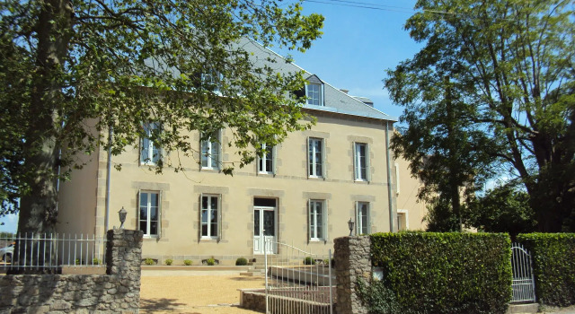 Maison Marie Barrault, Забронировать Отель «постель и завтрак» Лез-Эрбье Замок Пюи-дю-Фу