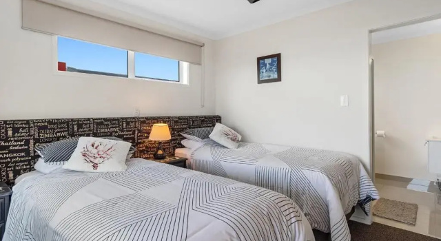 Omokoroa Sea View Apartment, Забронировать Апартаменты/квартира Отели региона Бей-оф-Пленти с парковкой, Парковка