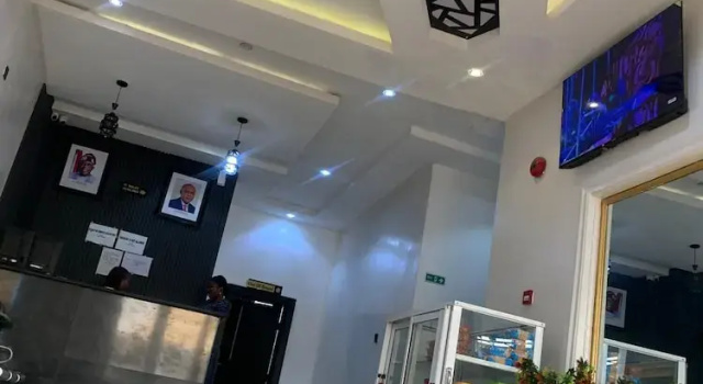 Hilton Garden Hotel, Varaa Hotelli Hotellit Enugu uima-altaalla, Uima-allas