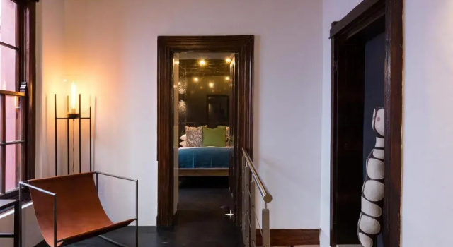 Central CAPE TOWN, Stylish home, with PRIVATE COURTYARD, Забронировать Отель Отели Кейптауна с парковкой, Парковка
