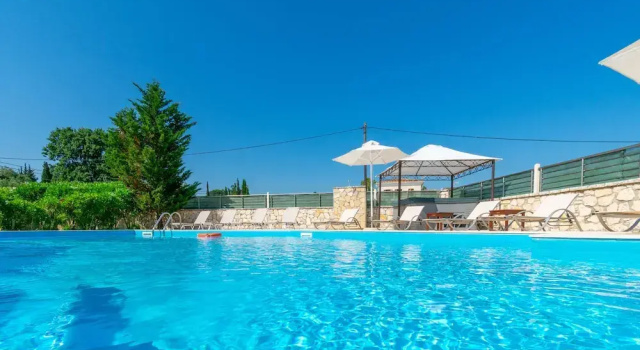 Вилла с 4 комнатами Villa Leo Dassia Corfu