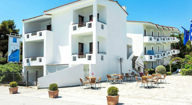 Xenios Dolphin Beach Hotel