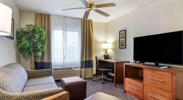 Люкс Comfort Inn & Suites Lees Summit - Kansas City