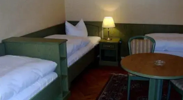 1a-Park Hotel Berlin Schloss Kaulsdorf, Забронировать Отель Марцан-Хеллерсдорф Берлин