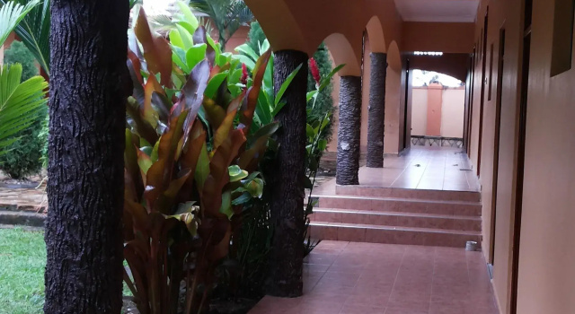 Makan Hill Resort Hotel, Boek Resort Mityana Northern Buganda