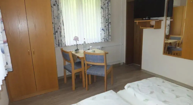 Gasthof zum Löwen, Забронировать Отель Отели Landkreis Karlsruhe с парковкой, Парковка