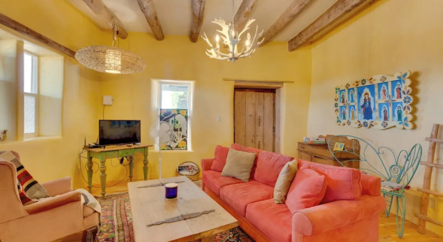 Santa Cruz Home w/ Mountain Views!, Rezerwuj Dom wakacyjny Hotele w Nowy Meksyk z Parkingiem, Parking