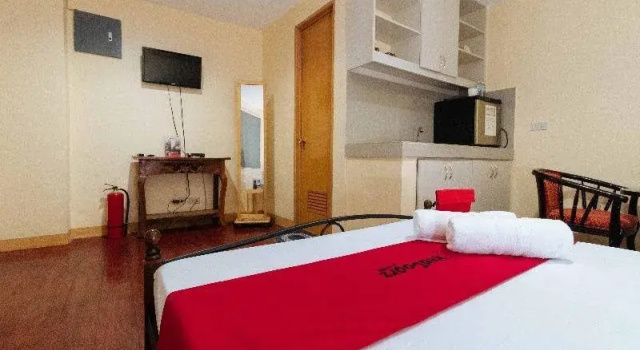 City Traveler Suites by RedDoorz, Забронировать Отель Отели Макати 3 звезды, рядом с Salcedo Saturday Market, 3*
