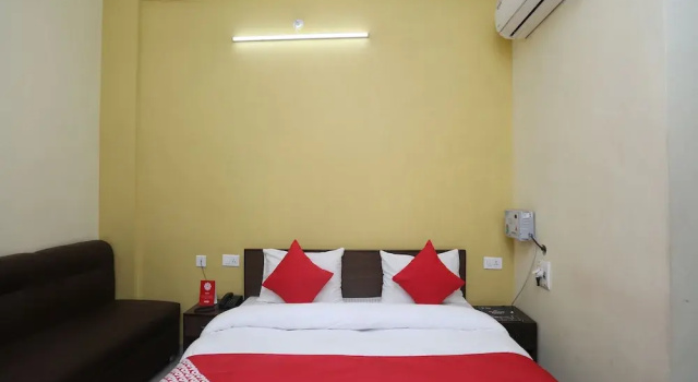 OYO 26931 Madhav Bhavan