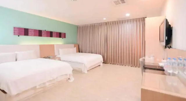 Четырёхместный номер Standard i-Deal Hotel