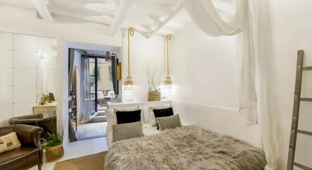 Trastevere Luxury&Charming Loft With Courtyard, Забронировать Отель Трастевере Рим, рядом с Marcello Theatre