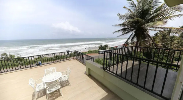 Surendra Seaview, Забронировать Отель «постель и завтрак» Мартара Матара, рядом с Форт Матара